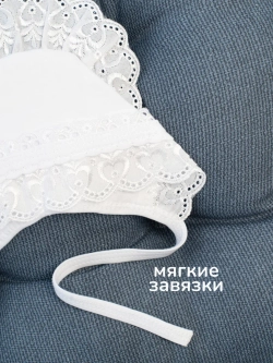 Кружевной чепчик для новорожденного