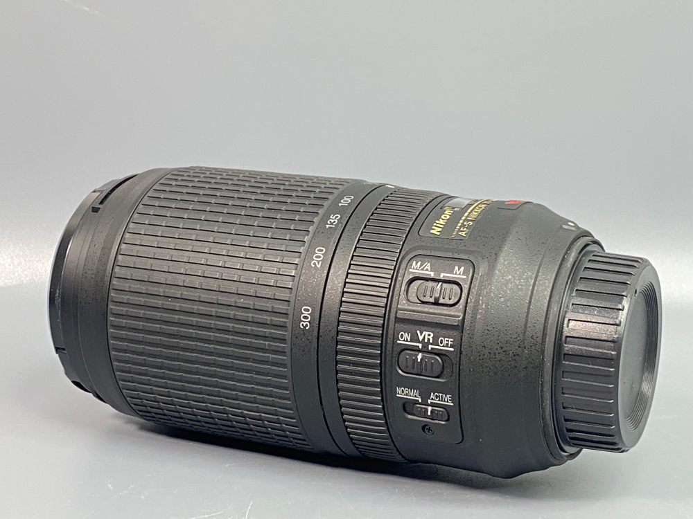 Nikon 70-300mm 4.5-5.6G ED-IF AF-S VR Zoom-Nikkor