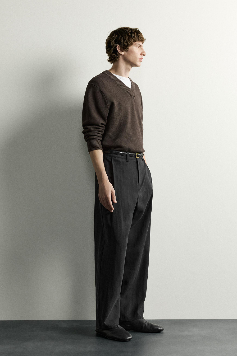 СТРУЯЩИЕСЯ БРЮКИ С БОКОВЫМИ СКЛАДКАМИ — ZARA