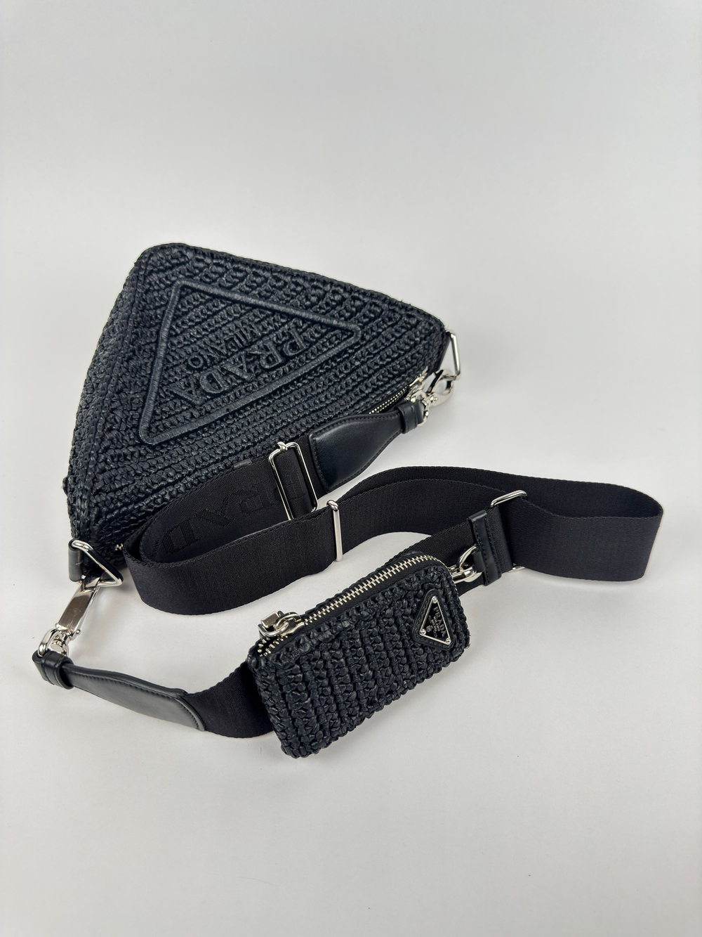 Сумка Prada Triangle crochet bag