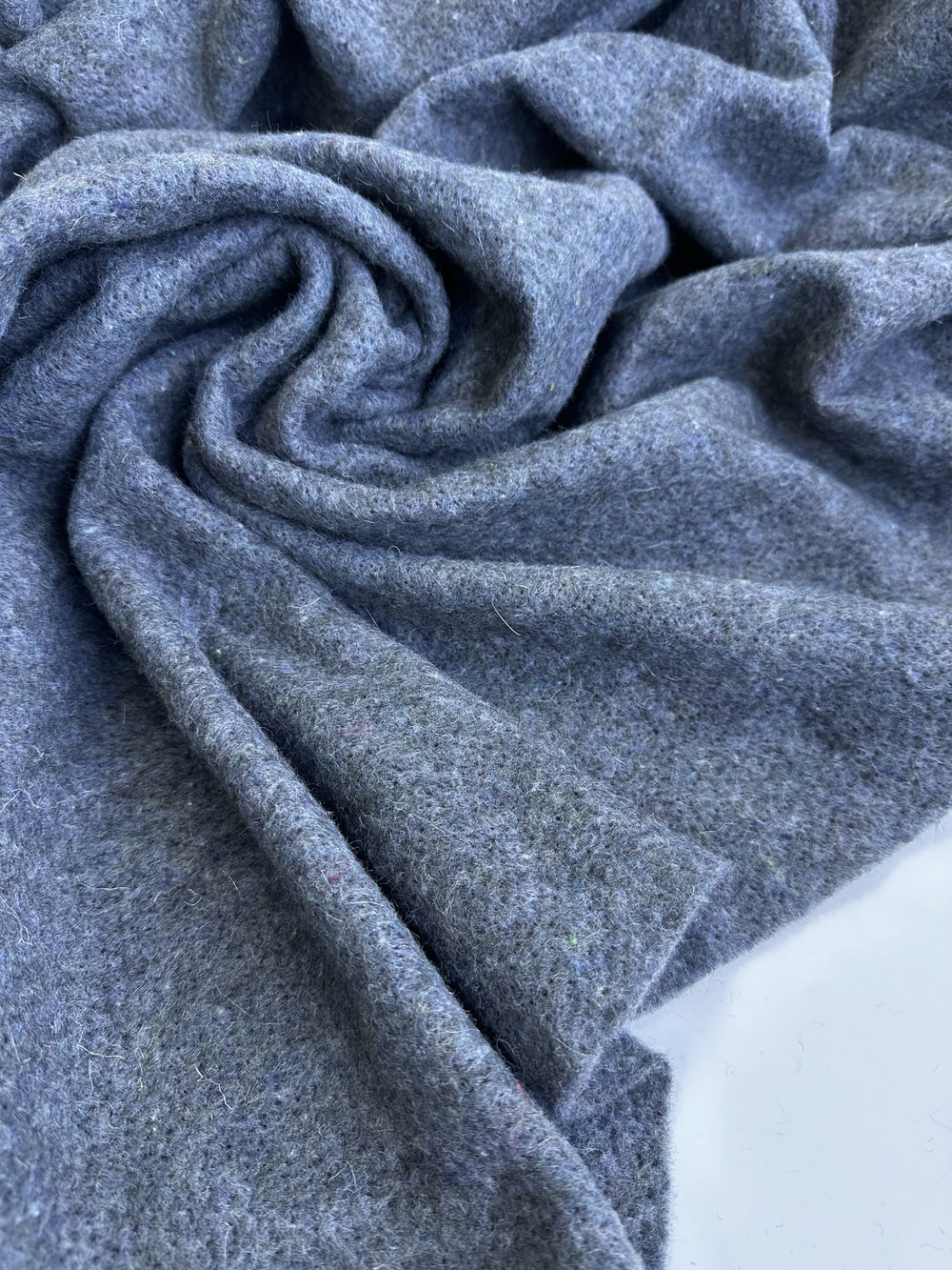 Шерстипон, тонкий утеплитель, графит, 150г/м