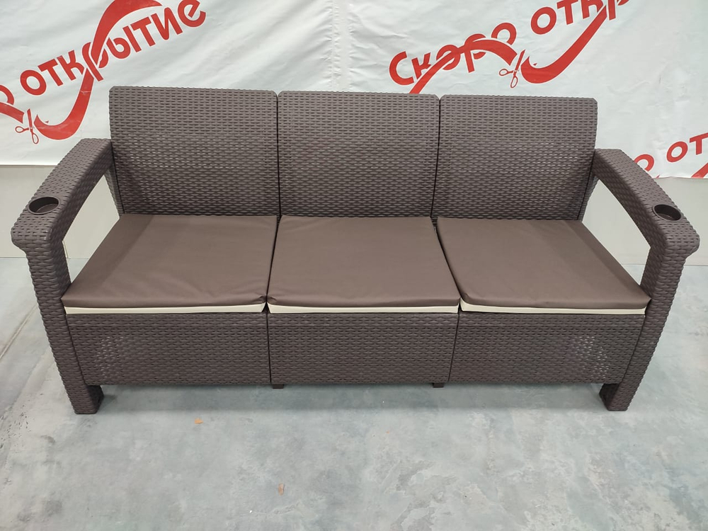 Трехместный диван Yalta Sofa 3 Seat без подушек