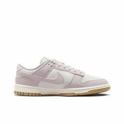 alt="Nike Dunk Low Premium Next Nature Platinum Violet FN6345-001 светло-серые с фиолетовым вид сбоку на белом фоне"