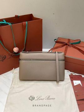 Борсетка серо-бежевая кожаная от Loro Piana Extra Pouch L29 BP5-924732