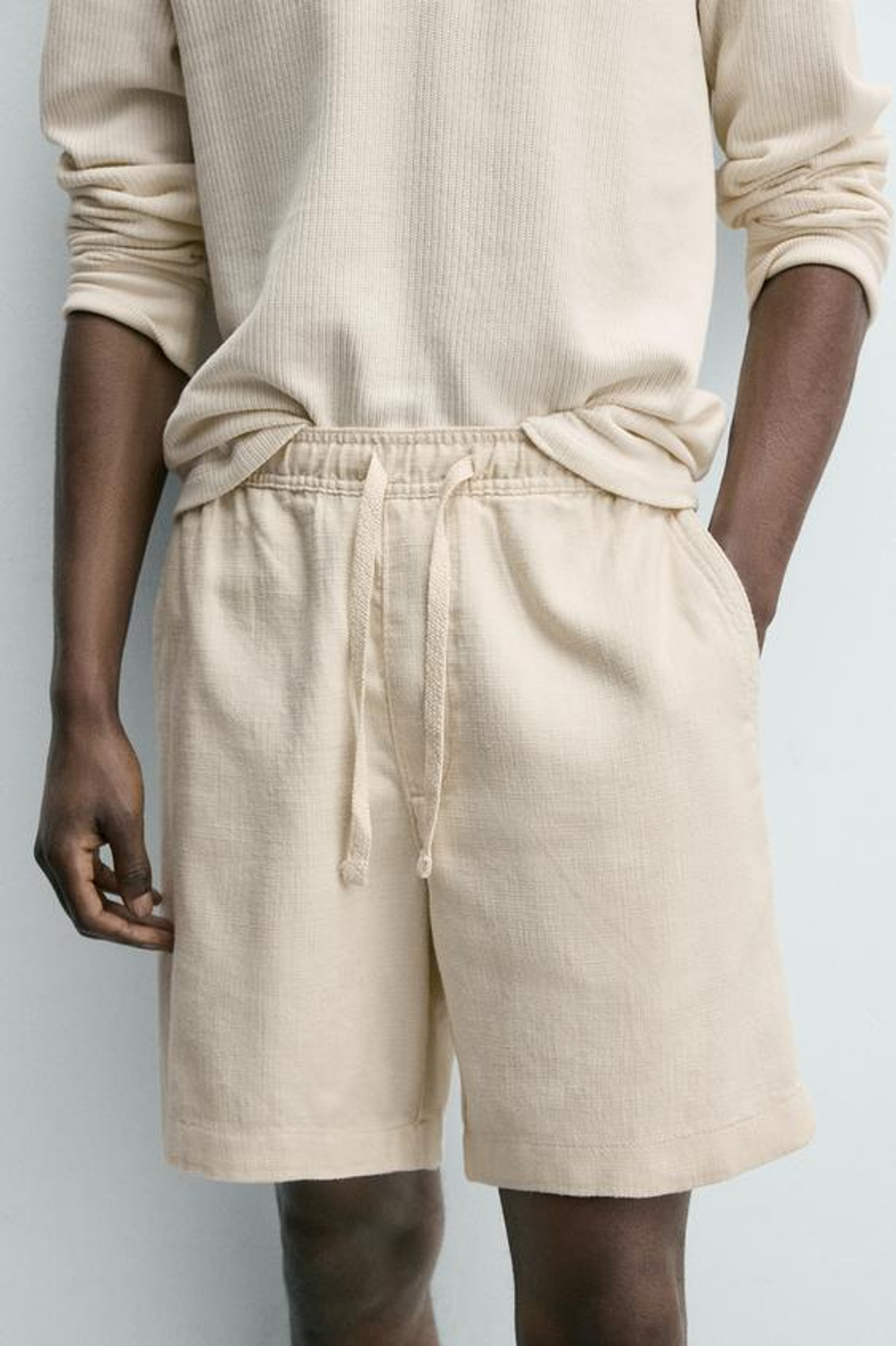 ZARA ШОРТЫ КЛАССИЧЕСКОГО КРОЯ ИЗ РЕЛЬЕФНОЙ ТКАНИ, СВЕТЛО-БЕЖЕВЫЙ