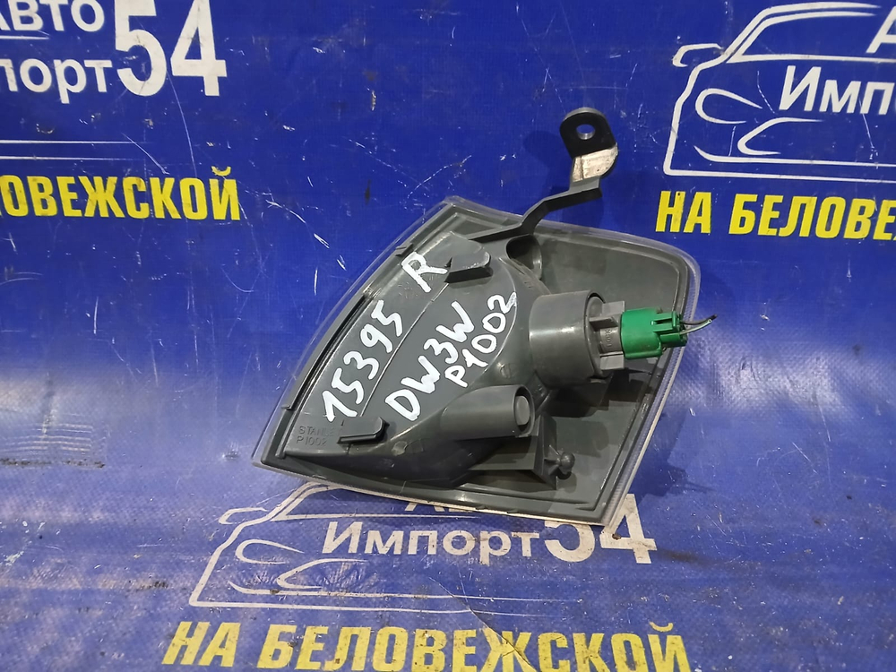 Габарит правый MAZDA DEMIO 1999-2002