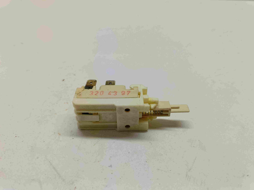 A600X кт266 Кнопка 4 контакта для стиральной машины Ardo 3204397 б/у