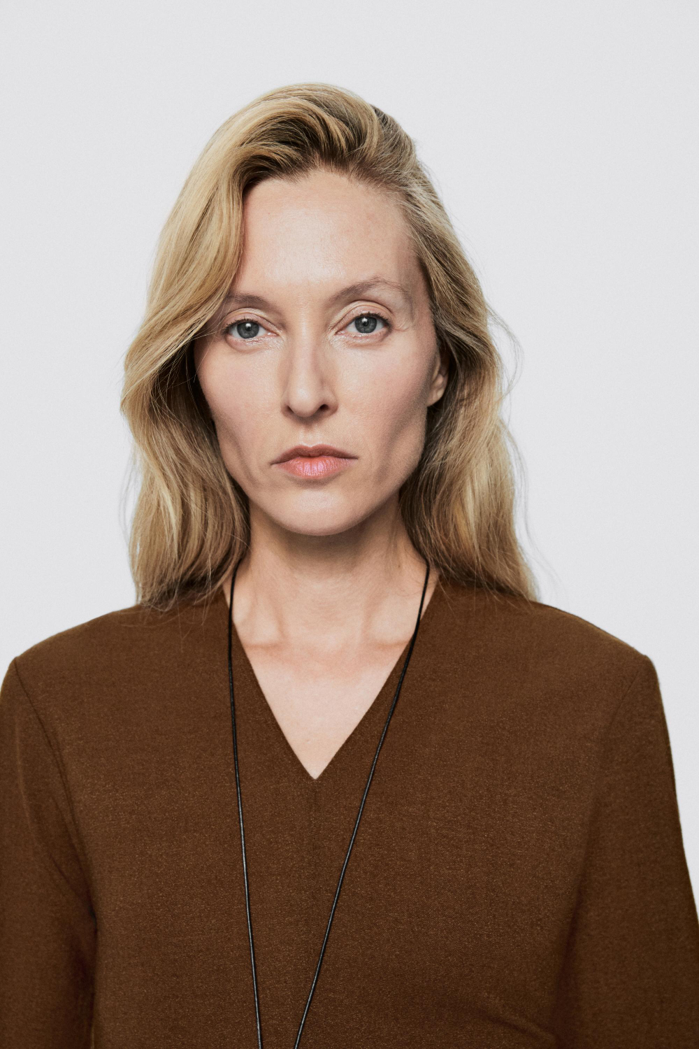 Massimo Dutti Эластичный топ с длинными рукавами и V-образным вырезом - Limited Edition, табачный