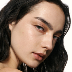 MAC Cosmetics Strobe Cream - Увлажняющий крем с осветляющим эффектом оттенок Bronzelite, 50 ml