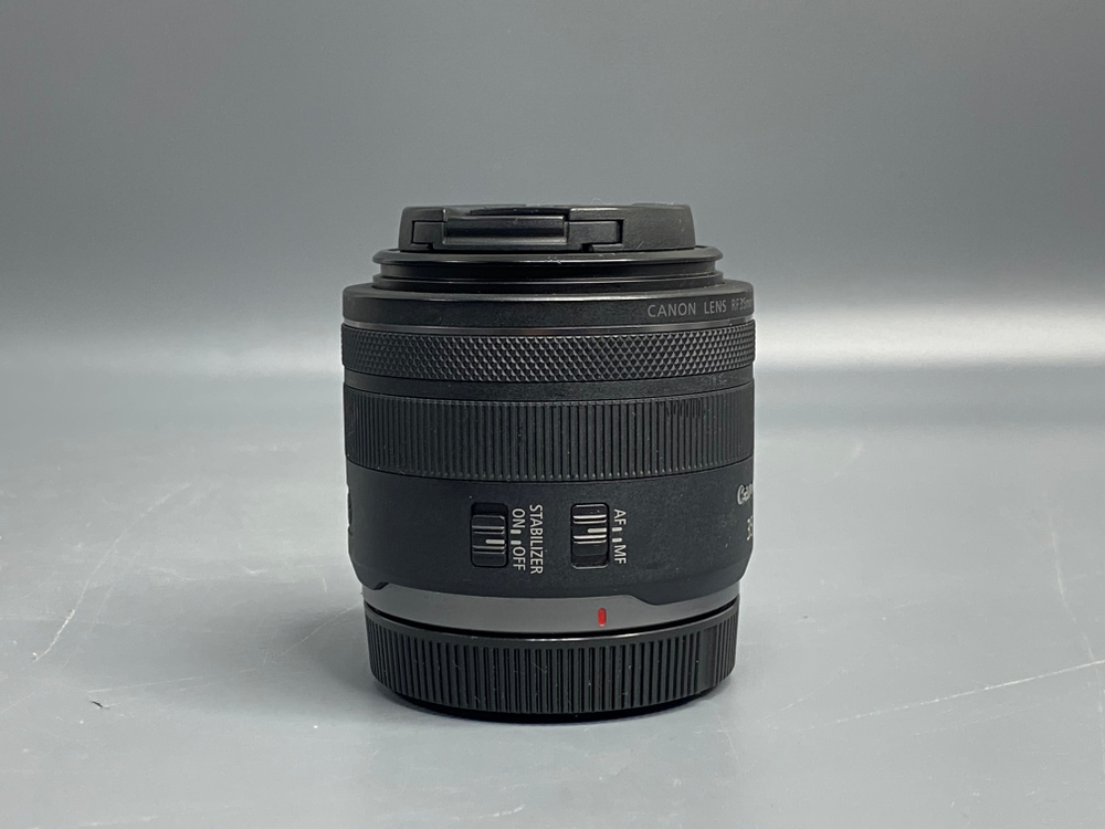 Canon RF 35mm 1.8 STM царапина на линзе.