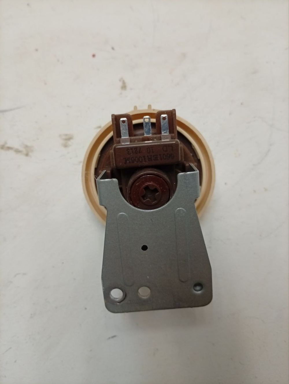 F12U2HCS2 кт15 Датчик уровня(прессостат) для стиральной машины LG 6601ER1006M б/у