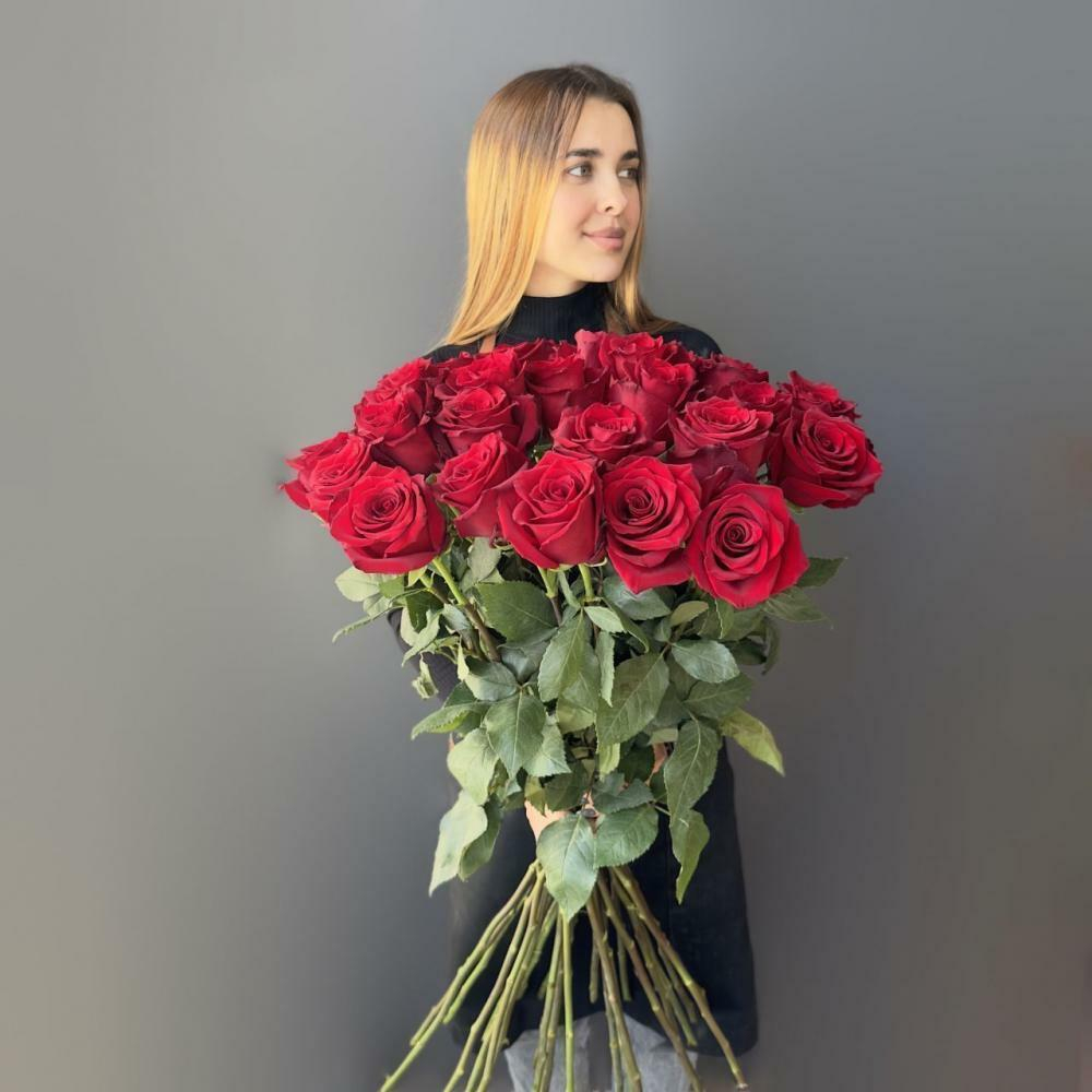 Букет из 19 бордовых роз