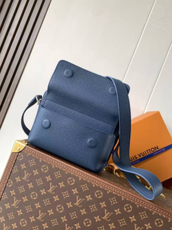 Сумка через плечо Louis Vuitton Boarding