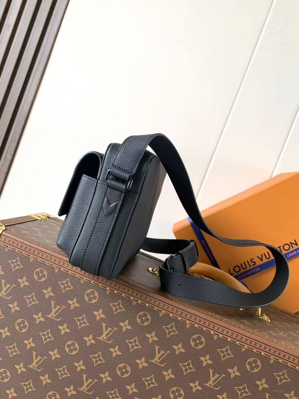 Сумка через плечо Louis Vuitton Boarding