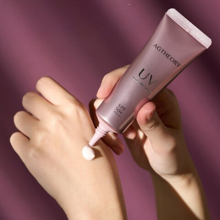 Солнцезащитный крем с антивозрастным действием SPF 50+/PA++++ AXXZIA AGTHEORY UV Protection Cream