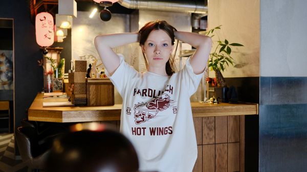 Футболка оверсайз Hot wings белая - фото 6