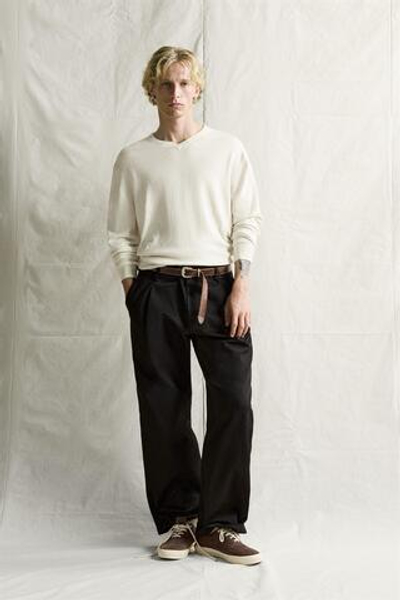 СВИТЕР КЛАССИЧЕСКОГО КРОЯ С V-ОБРАЗНЫМ ВЫРЕЗОМ — ZARA · 2893/304