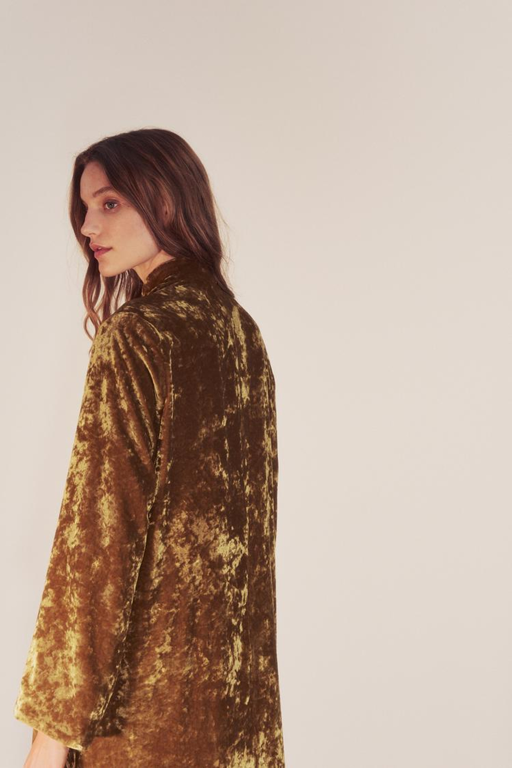 ZARA ПАЛЬТО ИЗ БАРХАТИСТОЙ ТКАНИ С КЛЕВАНТАМИ — ZW COLLECTION, ЗОЛОТИСТЫЙ