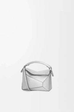 Loewe Мини-сумка Puzzle Edge из ламинированной овечьей кожи, серебряный