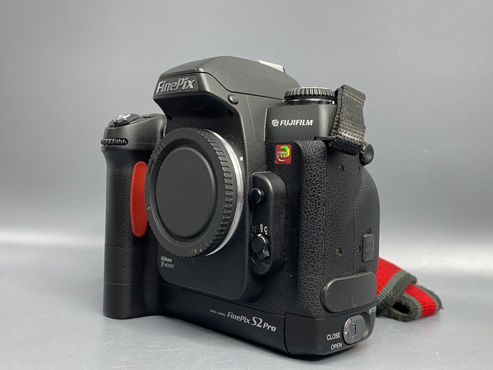 FujiFilm FinePix S2 Pro