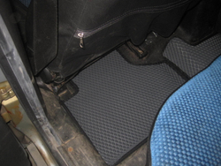 Автоковрики для Chevrolet Niva. Комплектация с ПОДЛОКОТНИКОМ. (2002-->)