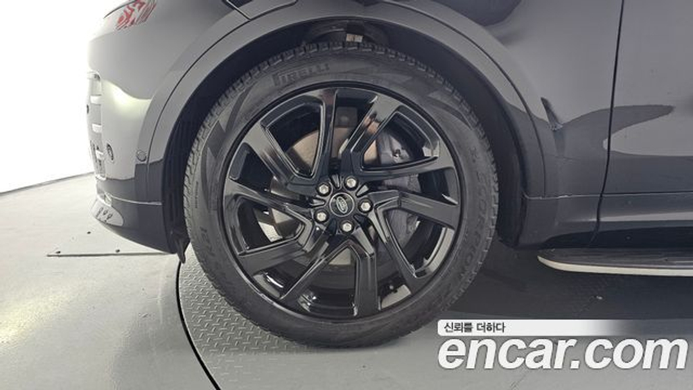 Land Rover Discovery P360 R-Dynamic SE — 2023