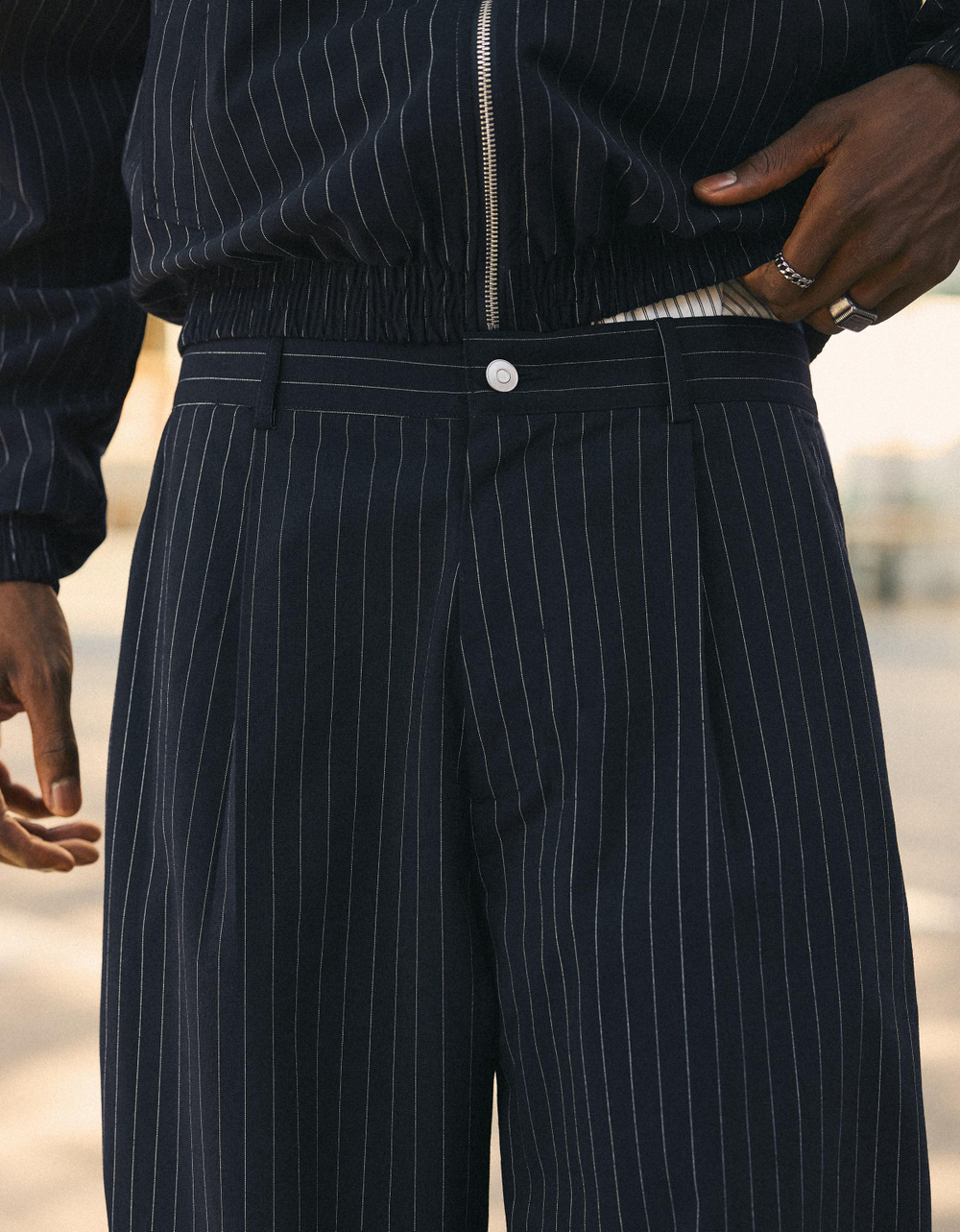Мужские брюки super baggy fit в тонкую полоску - BERSHKA
