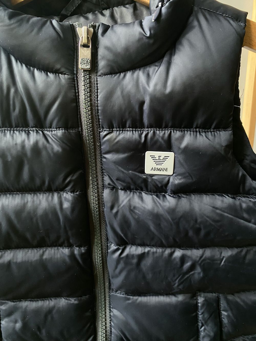 Пуховый жилет Armani, 104
