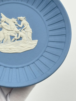 Тарелка декоративная Wedgwood голубая