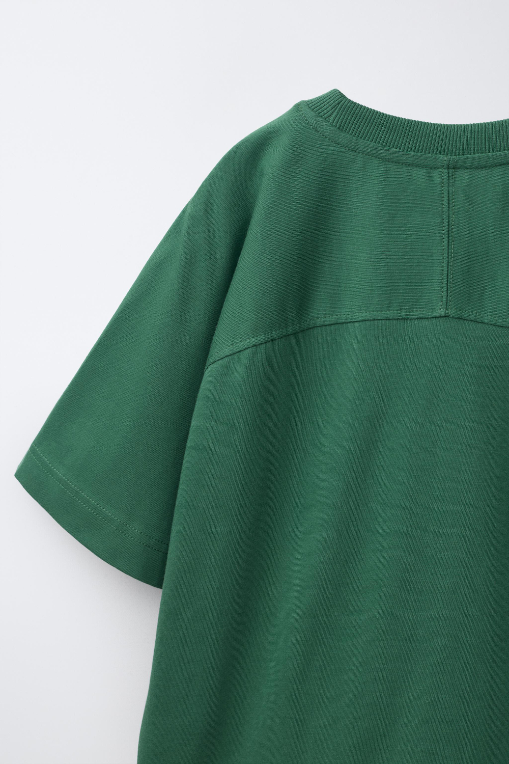 ZARA КОМПЛЕКТ ИЗ ФУТБОЛКИ И ШОРТОВ, МЯГКИЙ ЗЕЛЕНЫЙ
