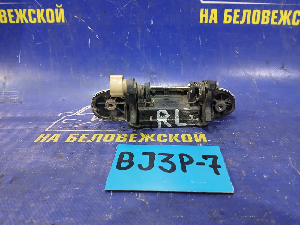 Ручка двери задней левой внешняя MAZDA FAMILIA 2001
