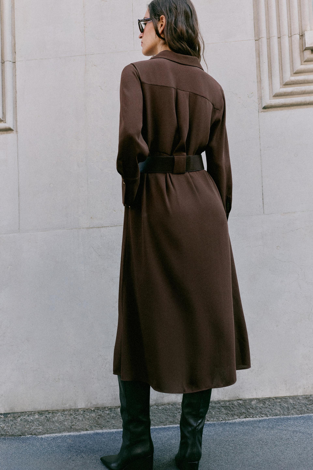 ZARA ПЛАТЬЕ-РУБАШКА МИДИ С ПОЯСОМ, КОРИЧНЕВЫЙ