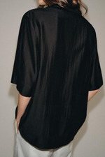 СТРУЯЩАЯСЯ БЛУЗА С КОРОТКИМИ РУКАВАМИ — ZW COLLECTION — ZARA