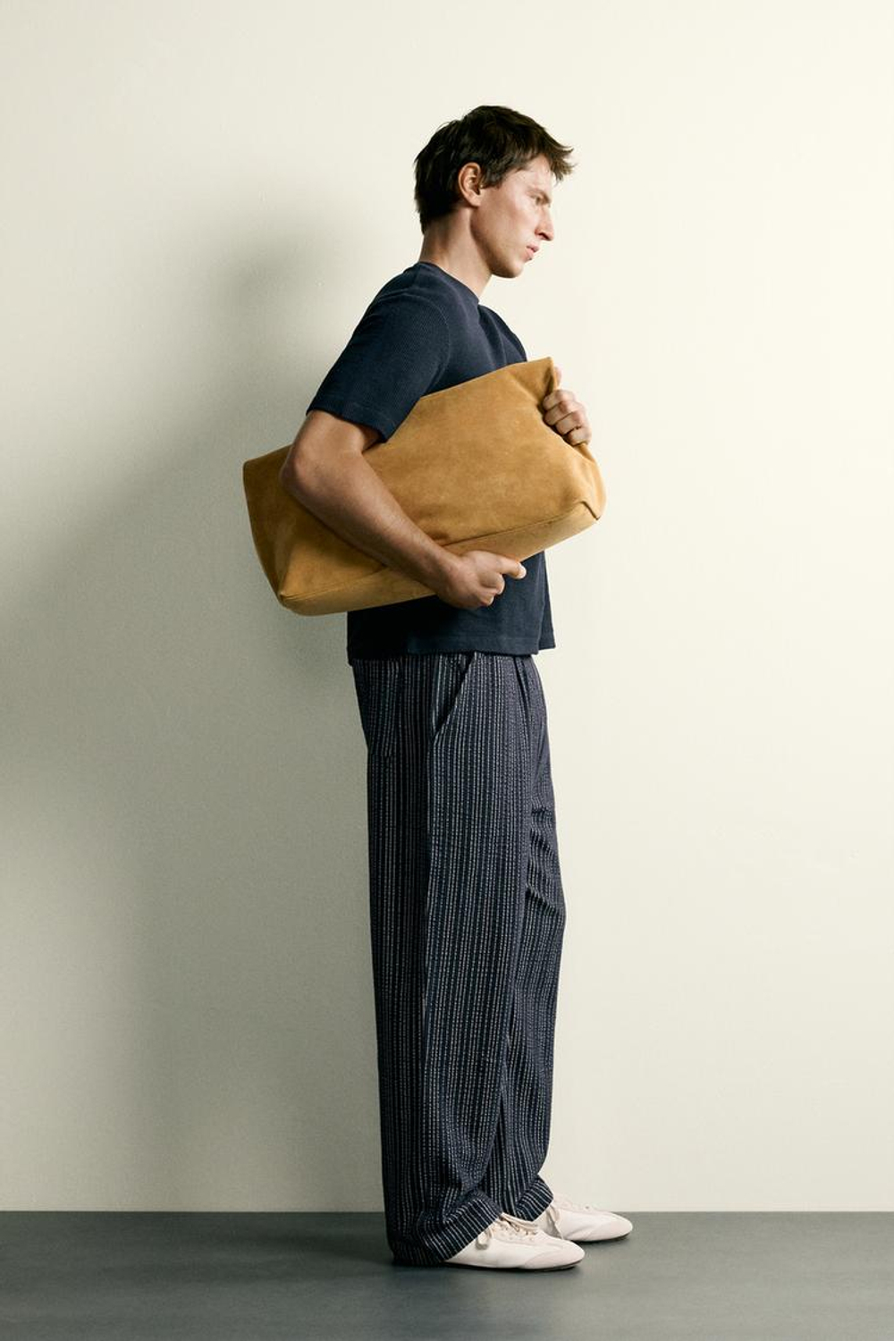ZARA КОНТРАСТНЫЕ БРЮКИ SEERSUCKER RELAXED FIT, ТЕМНО-СИНИЙ/БЕЛЫЙ