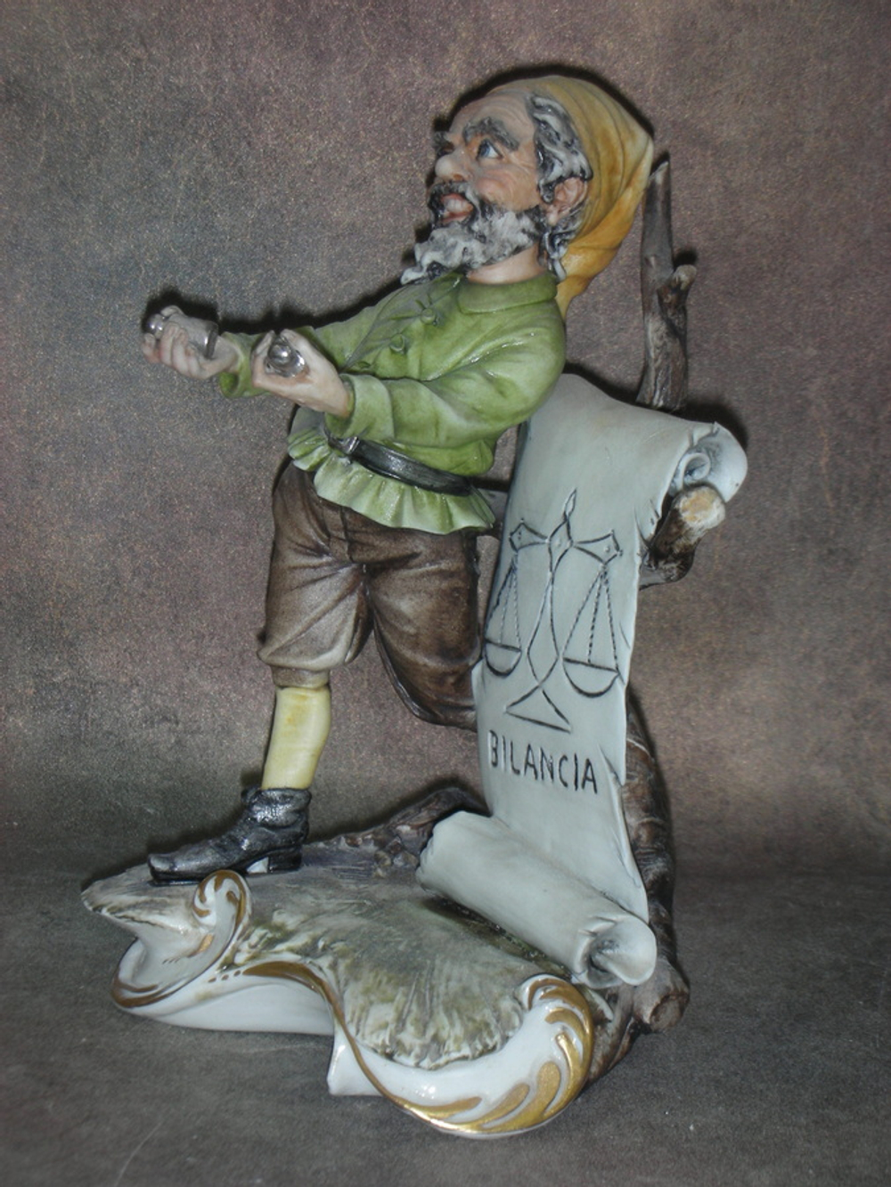 Статуэтка. Фарфор. Гном мудрый баланс. Capodimonte. Италия
