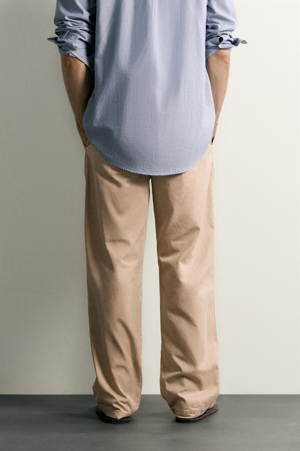 БРЮКИ ЧИНОС RELAXED FIT СО СКЛАДКАМИ — ZARA · 6887/452