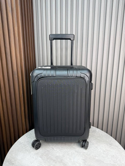 Дорожный чемодан Rimowa Essential Sleeve Cabin с карманом для ноутбука