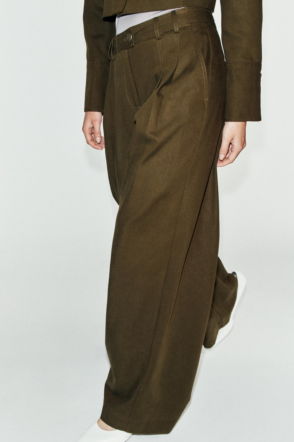 ШИРОКИЕ БРЮКИ С ЗАЩИПАМИ — ZARA
