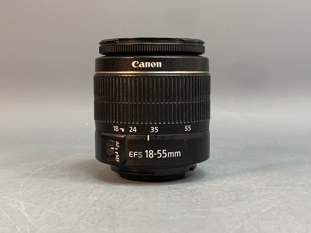 Canon 1100D kit 18-55mm 3.5-5.6 III 21.000 кадров