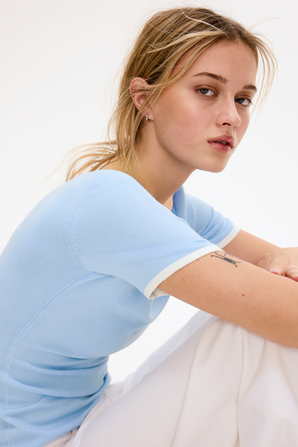 Тонкая трикотажная футболка — стандартная длина, приталенный крой - H&M