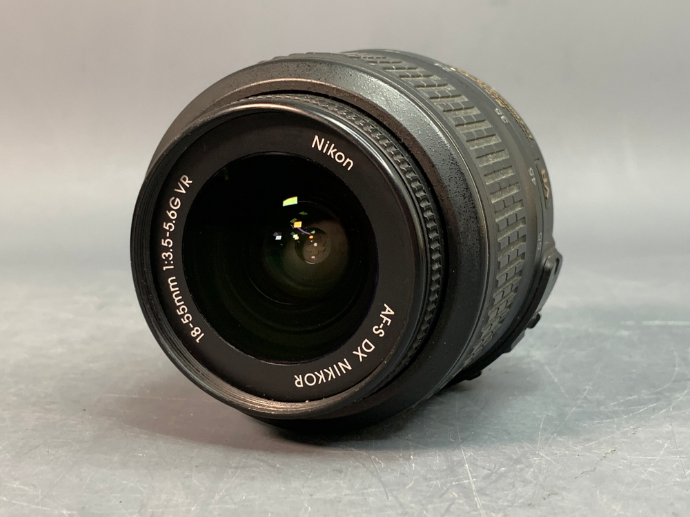 Nikon D3100 kit 18-55mm 9.650 кадров