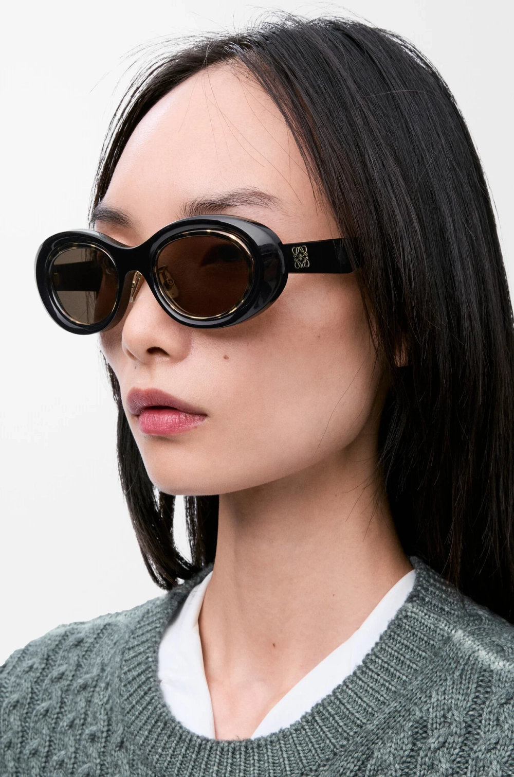 Loewe Солнцезащитные очки овальной формы, черный