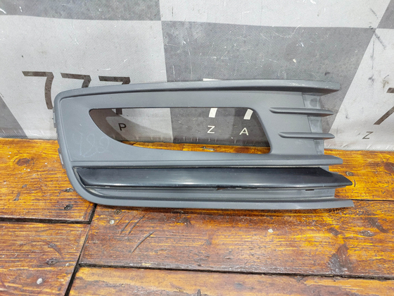 Накладка ПТФ передняя правая Volkswagen Polo 5 Sedan 15-20 Б/У Оригинал 6RU853666F