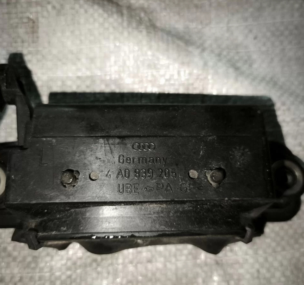 Наружная ручка задней левой двери Audi a4 b5 - 4A0839205