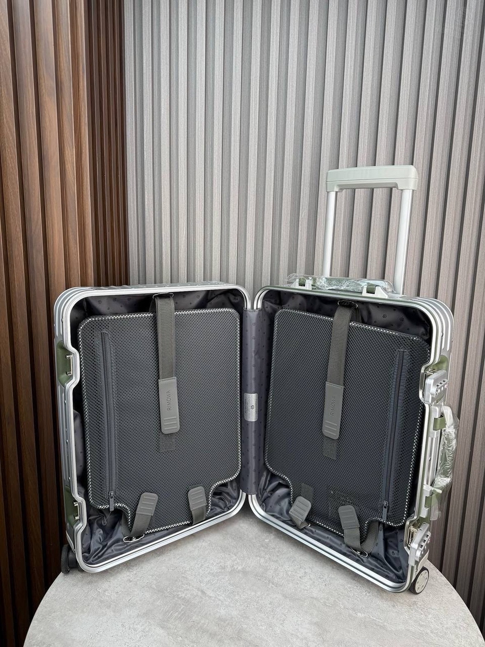 Дорожный чемодан Rimowa Cabin Aluminium