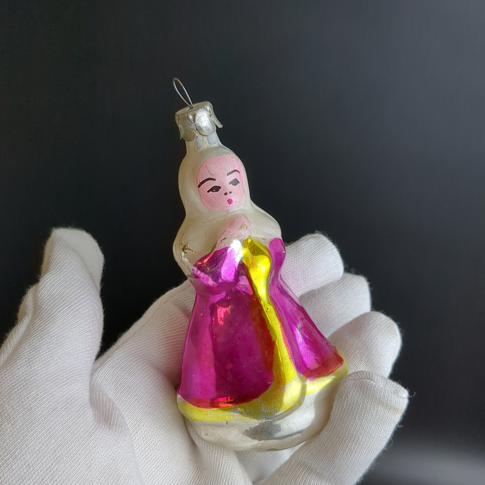 Ёлочная игрушка "Настенька" из сказки "Морозко", стекло, подвесная, ручная роспись, винтаж времен СССР 1950-1980 гг