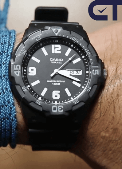 CASIO MRW-200H-1B2 — спортивные аналоговые часы с вращающимся безелем