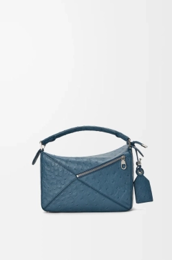 Loewe Маленькая сумка Puzzle Featherlight из страусиной кожи, синий