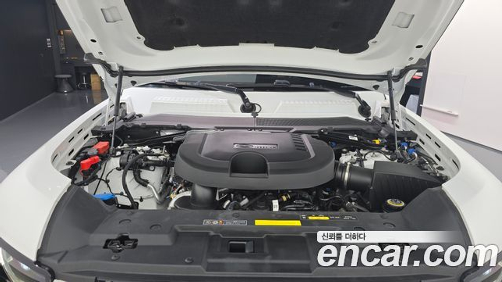 Land Rover Defender 110 D300 X-Dynamic HSE — 2024
