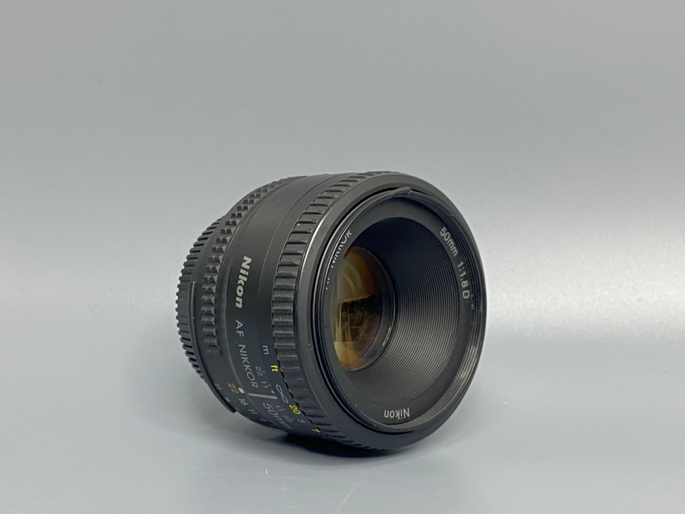 Nikon 50mm 1.8D Повреждено крепление светофильтра